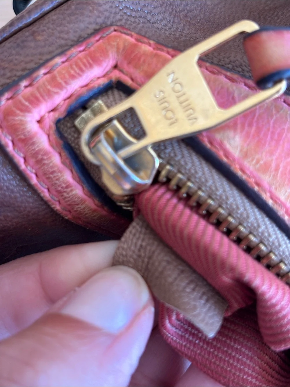 Authentic Louis Vuitton crossbody bag - Picture 8 of 8